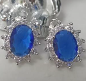 Boucles d'oreilles en zirconium cubique bleu plaqué or blanc