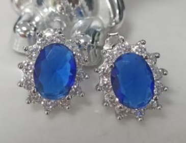 Boucles d'oreilles en zirconium cubique bleu plaqué or blanc