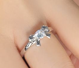 Bague en argent avec pierre centrale CZ claire - Argent sterling délicat - Taille 7-8