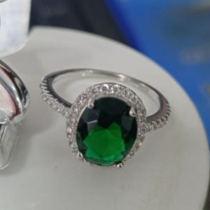 Bague plaquée or blanc avec pierre verte taillée en ovale & cubic zirconia - Taille 6-7-8