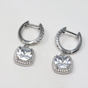 Boucles d'oreilles créoles plaquées or blanc - Élégantes &
