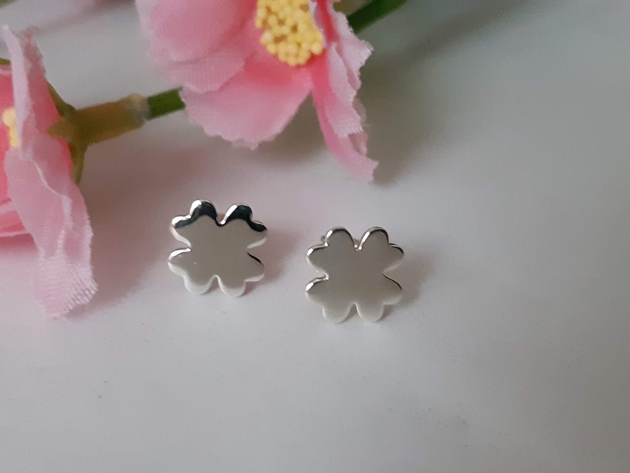 Boucles d'oreilles en argent sterling 925 à motif de trèfle à quatre feuilles – Image 24