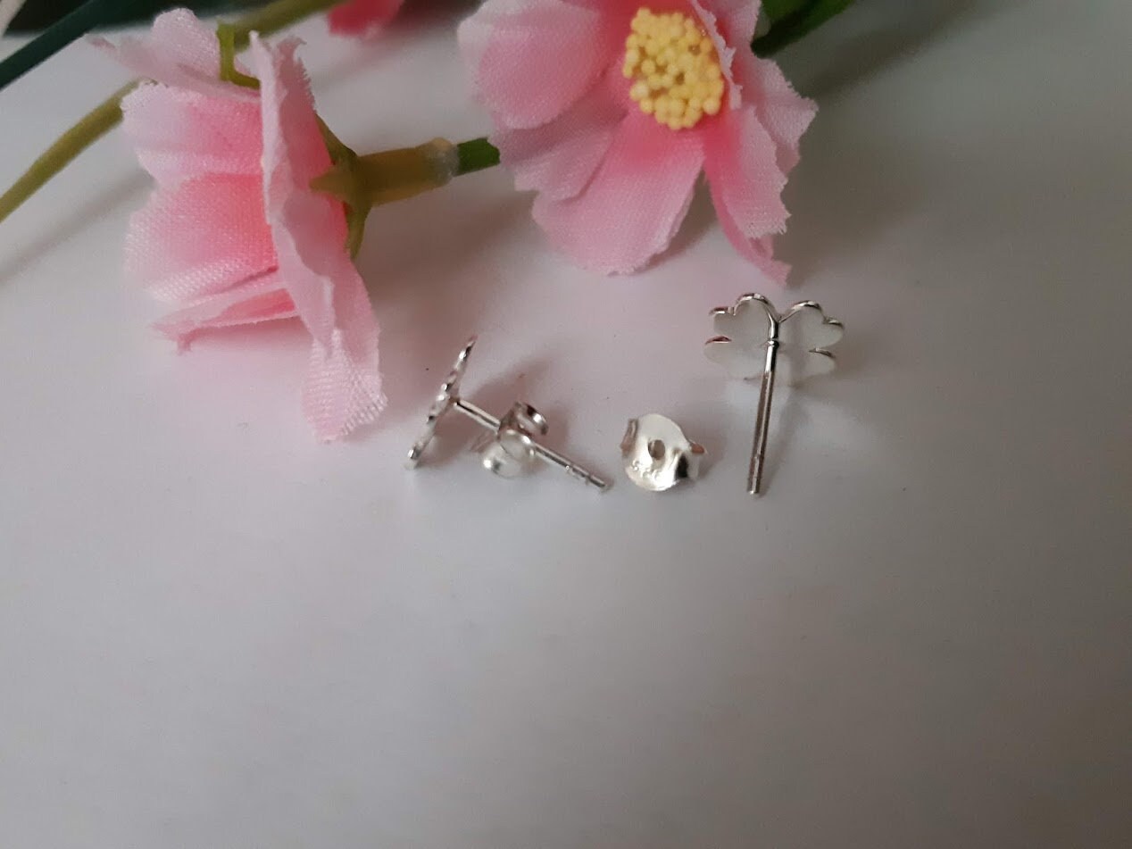 Boucles d'oreilles en argent sterling 925 à motif de trèfle à quatre feuilles – Image 15