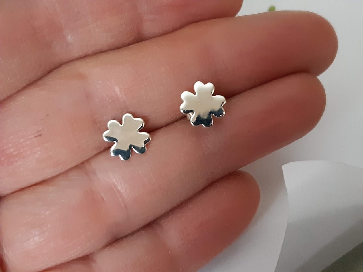 Boucles d'oreilles en argent sterling 925 à motif de trèfle à quatre feuilles – Image 19