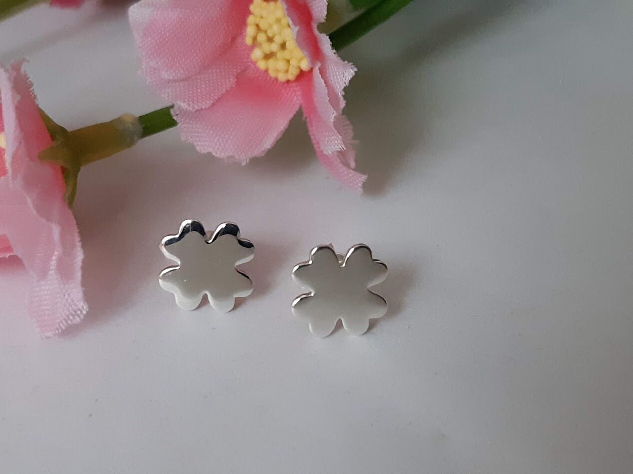 Boucles d'oreilles en argent sterling 925 à motif de trèfle à quatre feuilles – Image 11