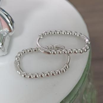 Boucles d'oreilles créoles en argent sterling plaqué or blanc – Design en chaîne à billes – Image 10