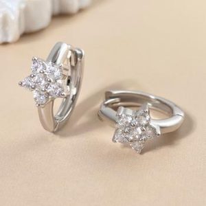 Boucles d'oreilles en argent sterling plaqué or blanc – des clous étincelants en zircon cubique