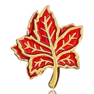 Boucles d'oreilles puce en feuille d'érable rouge plaqué or 18K – Argent sterling